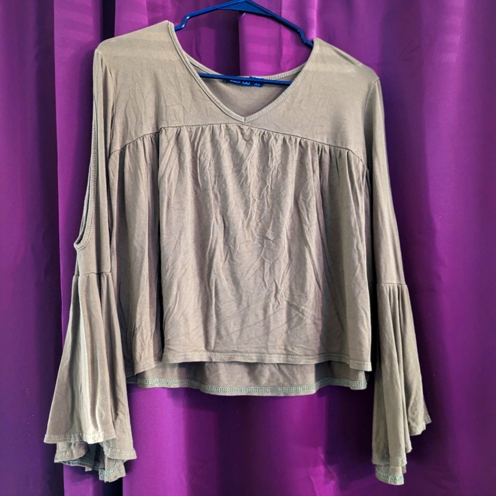 Green BooHoo wide open shoulder long open sleeve Top